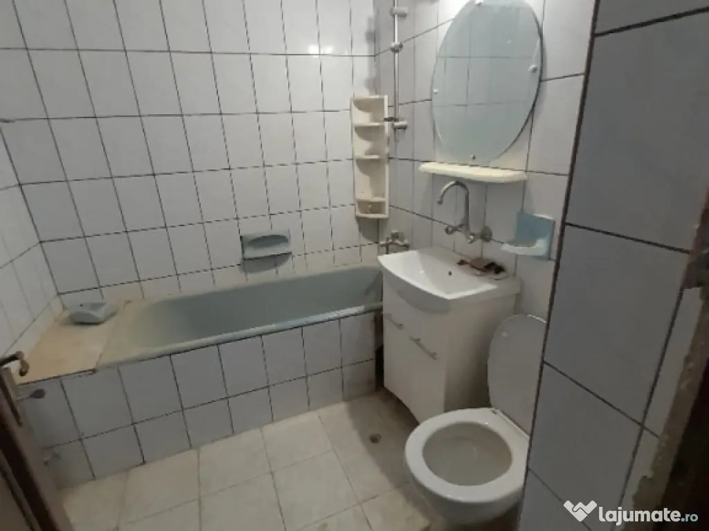 Apartament 3 camere zona Coroana de Aur 