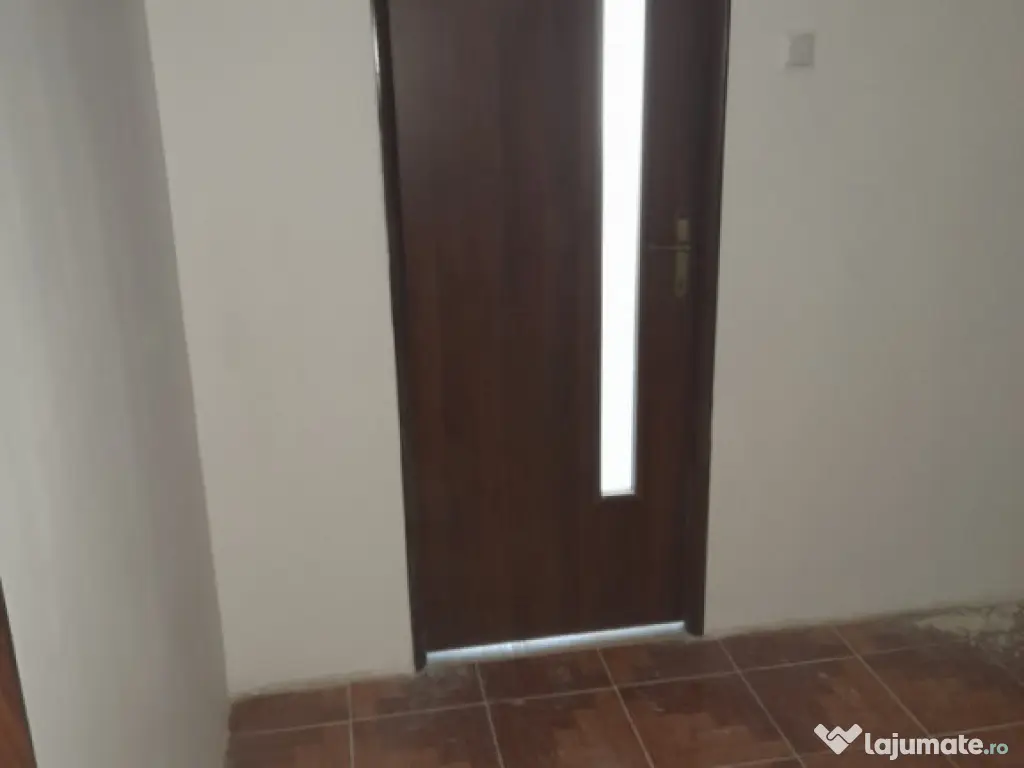 Apartament 3 camere zona Coroana de Aur 