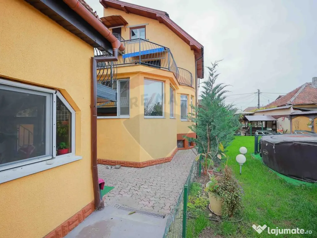 Casă cu 7 camere de vânzare, zona Parcul Salca, Cantemir