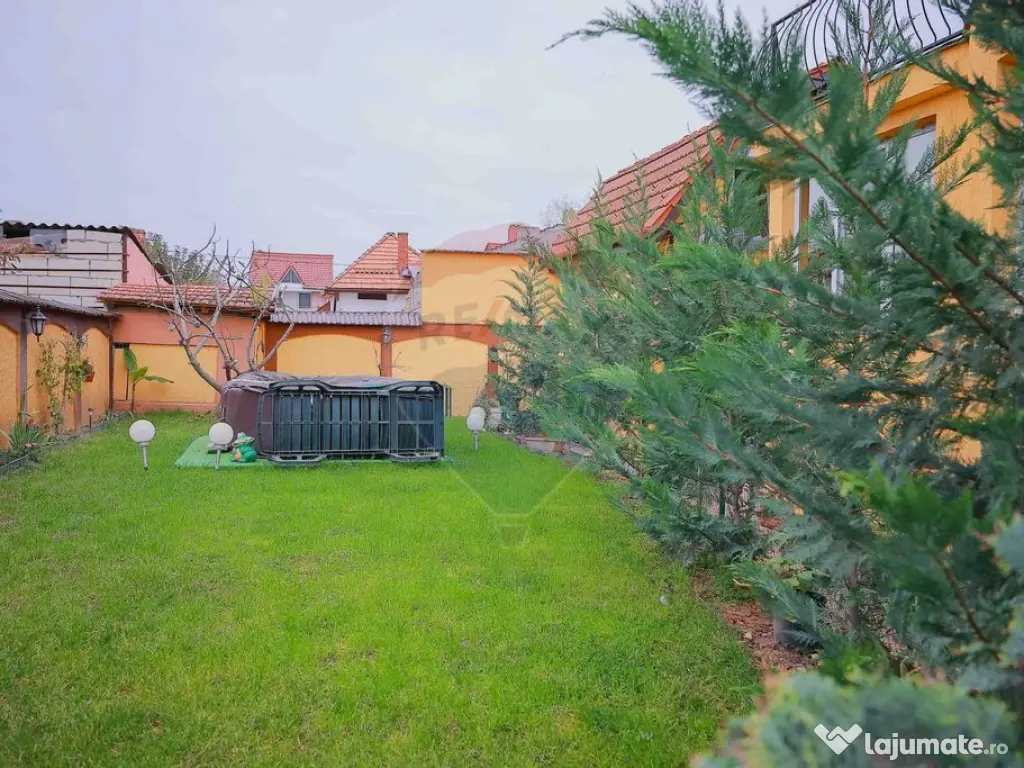 Casă cu 7 camere de vânzare, zona Parcul Salca, Cantemir