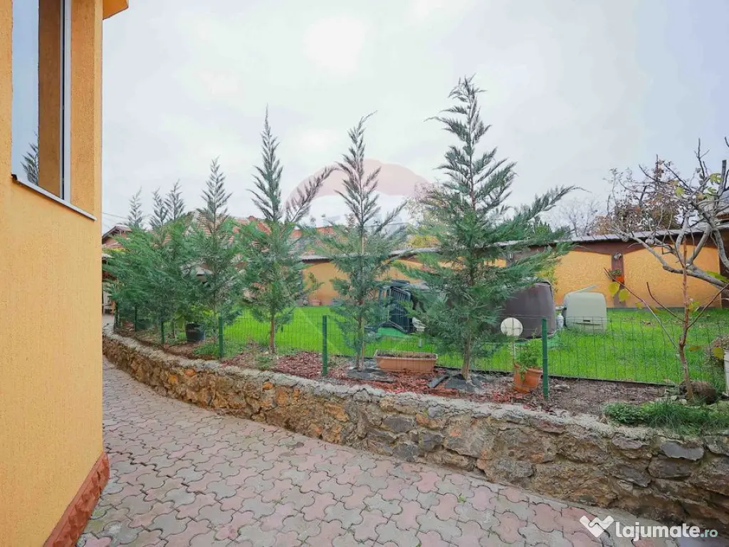 Casă cu 7 camere de vânzare, zona Parcul Salca, Cantemir