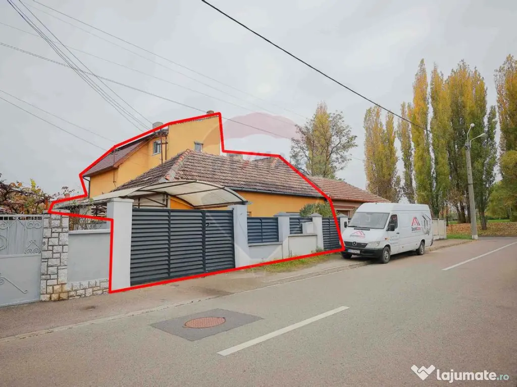 Casă cu 7 camere de vânzare, zona Parcul Salca, Cantemir