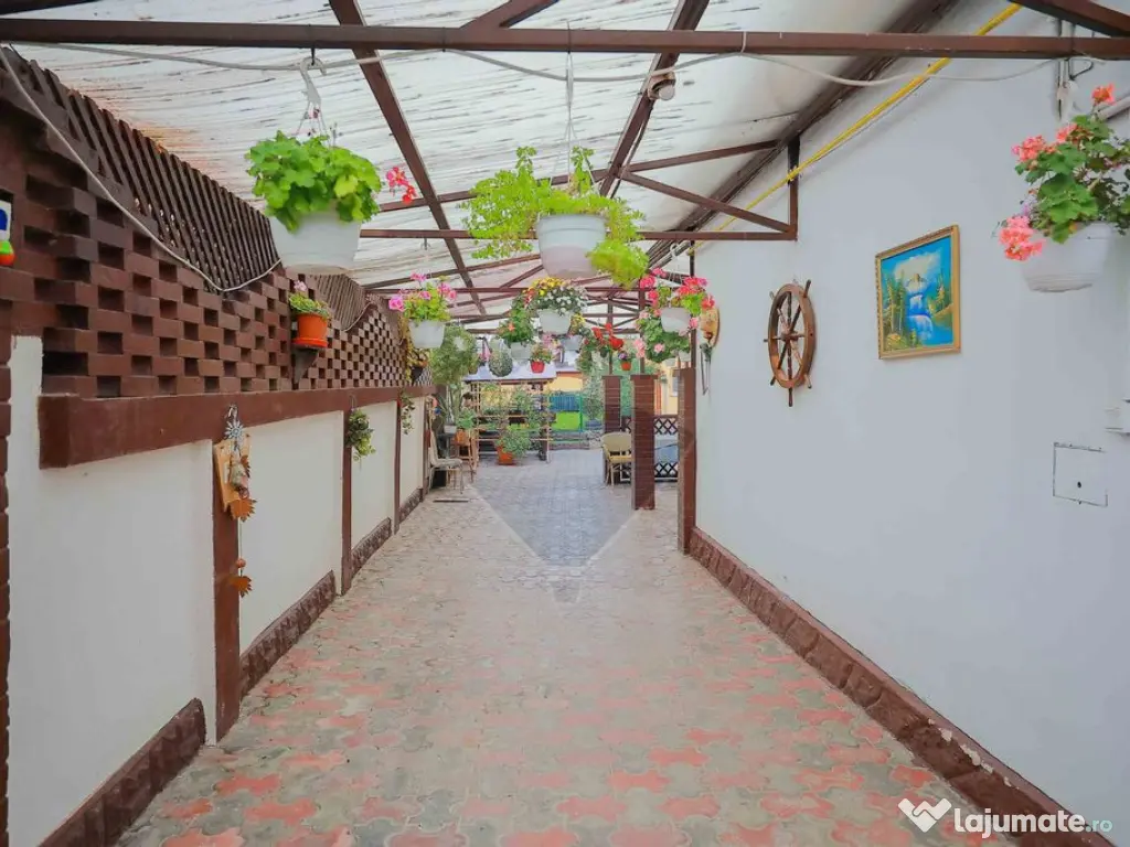 Casă cu 7 camere de vânzare, zona Parcul Salca, Cantemir