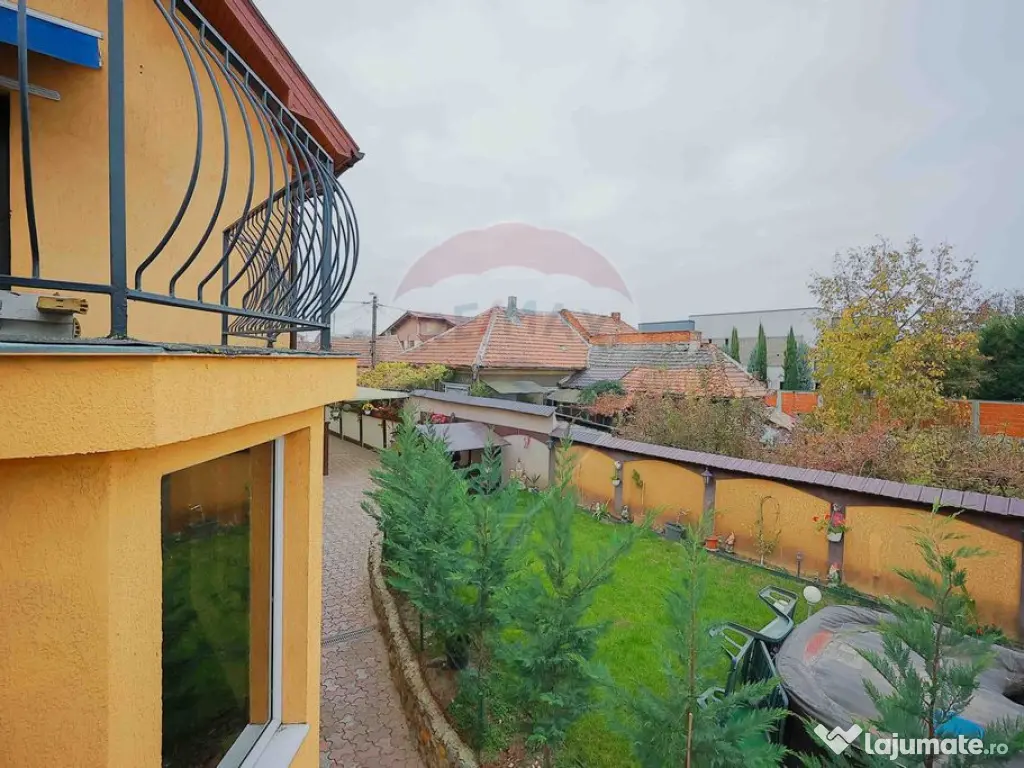 Casă cu 7 camere de vânzare, zona Parcul Salca, Cantemir