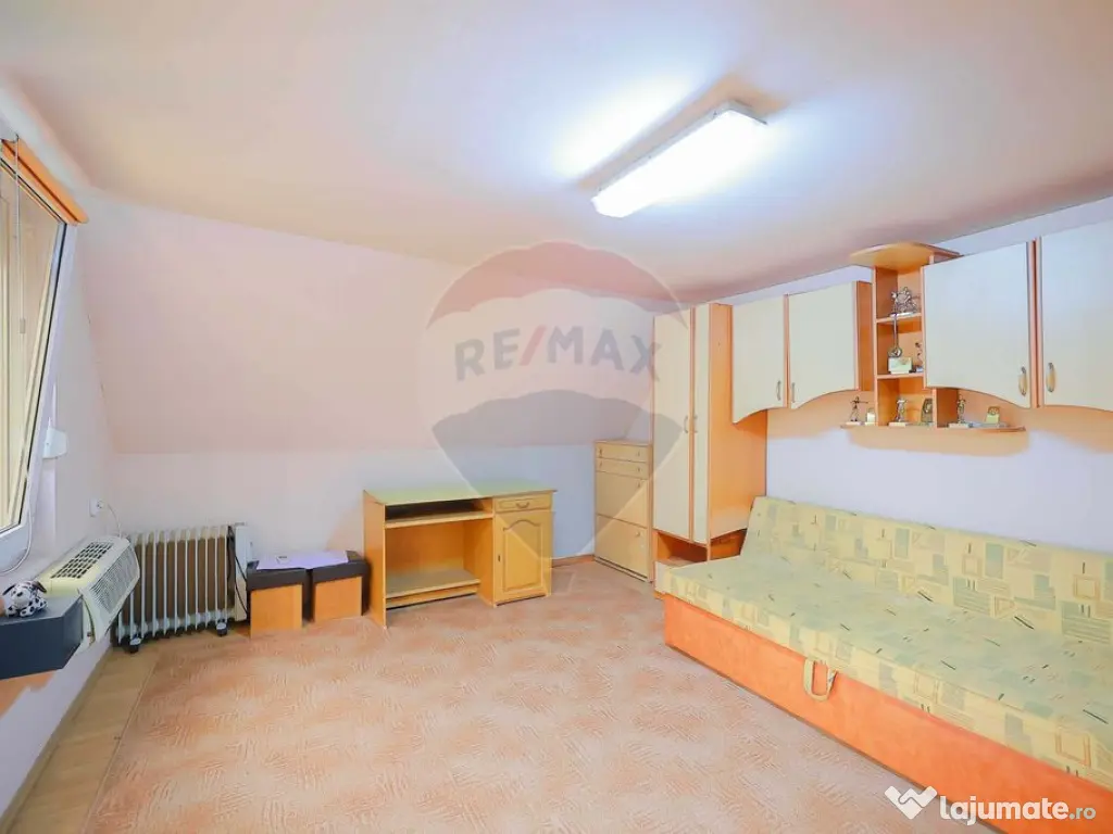 Casă cu 7 camere de vânzare, zona Parcul Salca, Cantemir