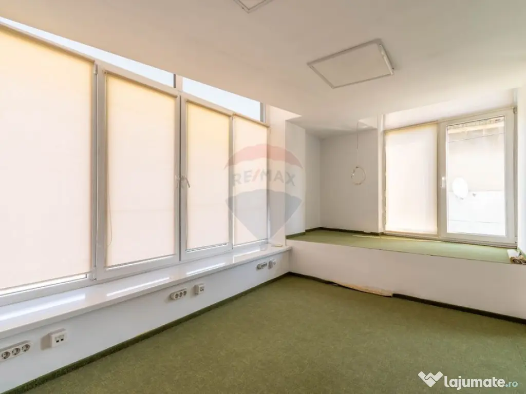 Casa cu 12 camere de vanzare in zona semicentrală! COMIS... 