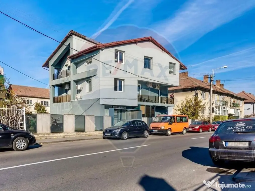 Casa cu 12 camere de vanzare in zona semicentrală! COMIS... 