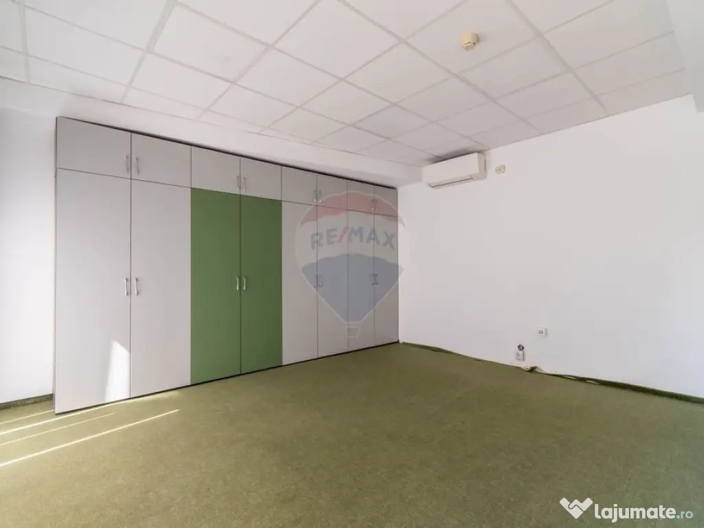 Casa cu 12 camere de vanzare in zona semicentrală! COMIS... 