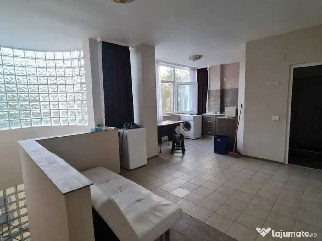 Spatii Comerciale trafic intens Teatrul de vara Neptun