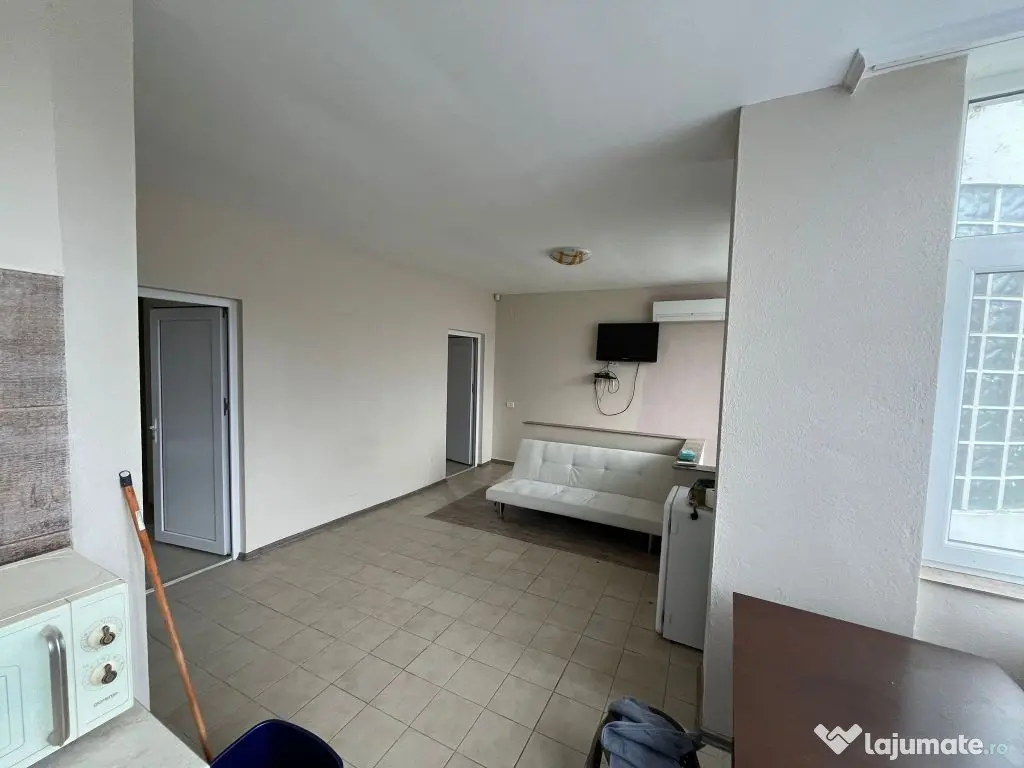 Spatii Comerciale trafic intens Teatrul de vara Neptun