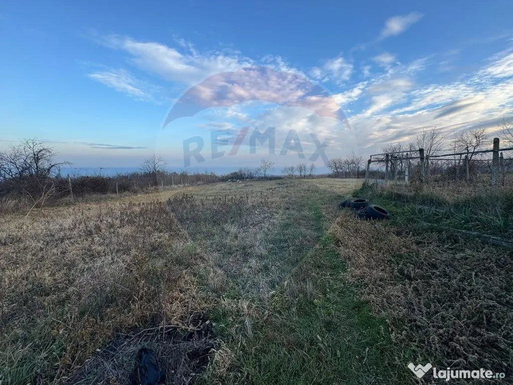 Teren 2636 mp în Pădureni /Jariștea