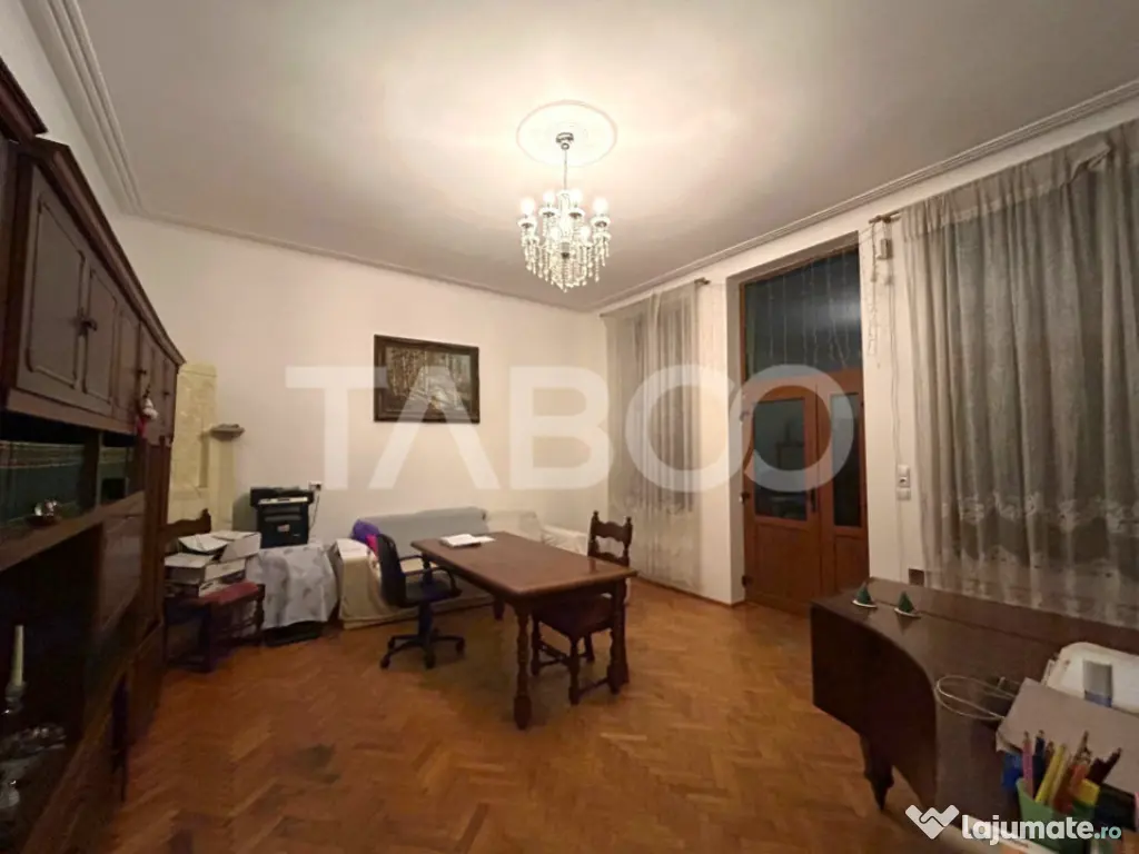 Apartament de vanzare cu 5 camere garaj zona Central din Sib 