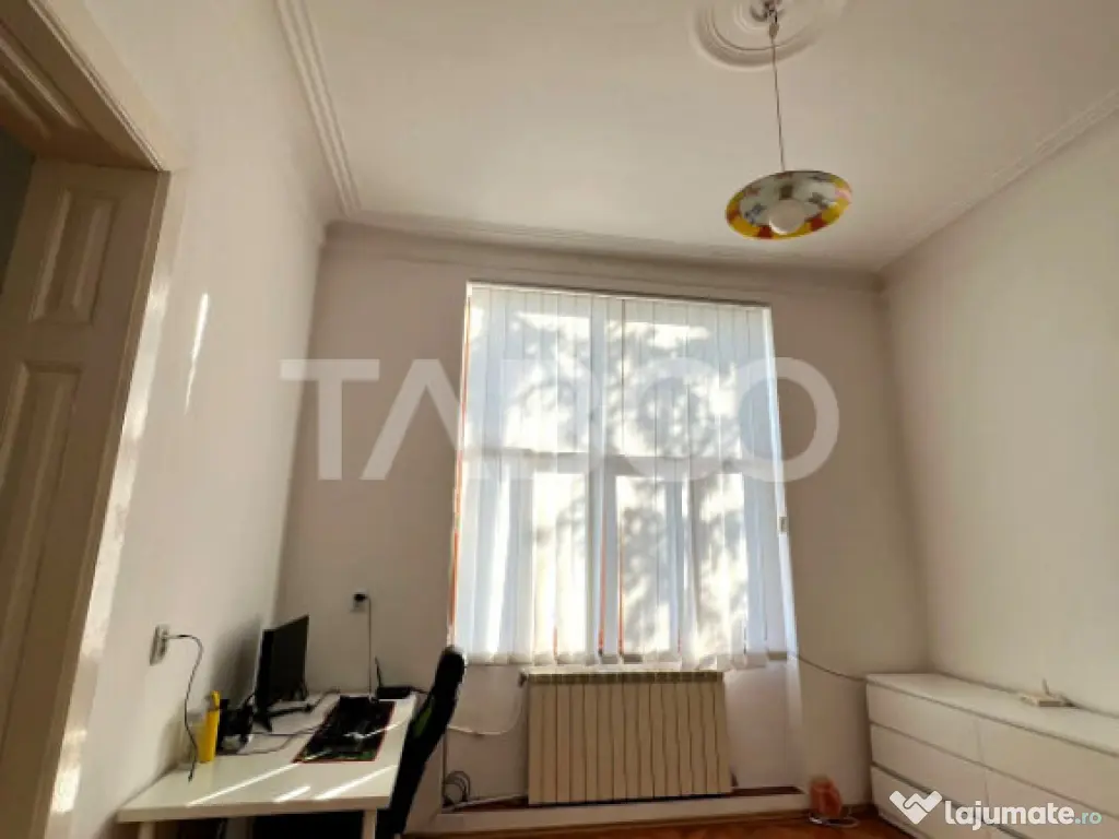 Apartament de vanzare cu 5 camere garaj zona Central din Sib 