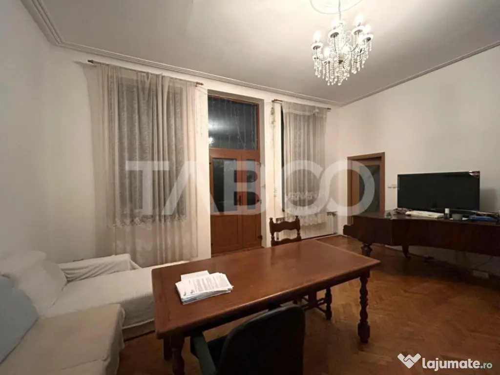 Apartament de vanzare cu 5 camere garaj zona Central din Sib 