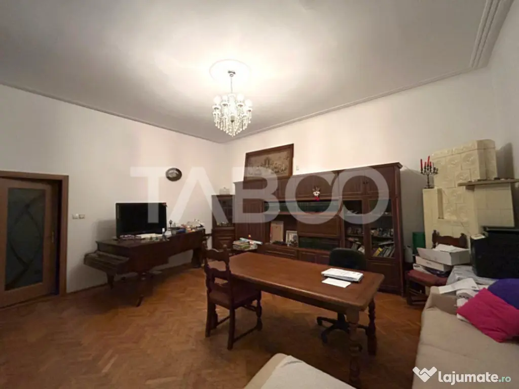 Apartament de vanzare cu 5 camere garaj zona Central din Sib 