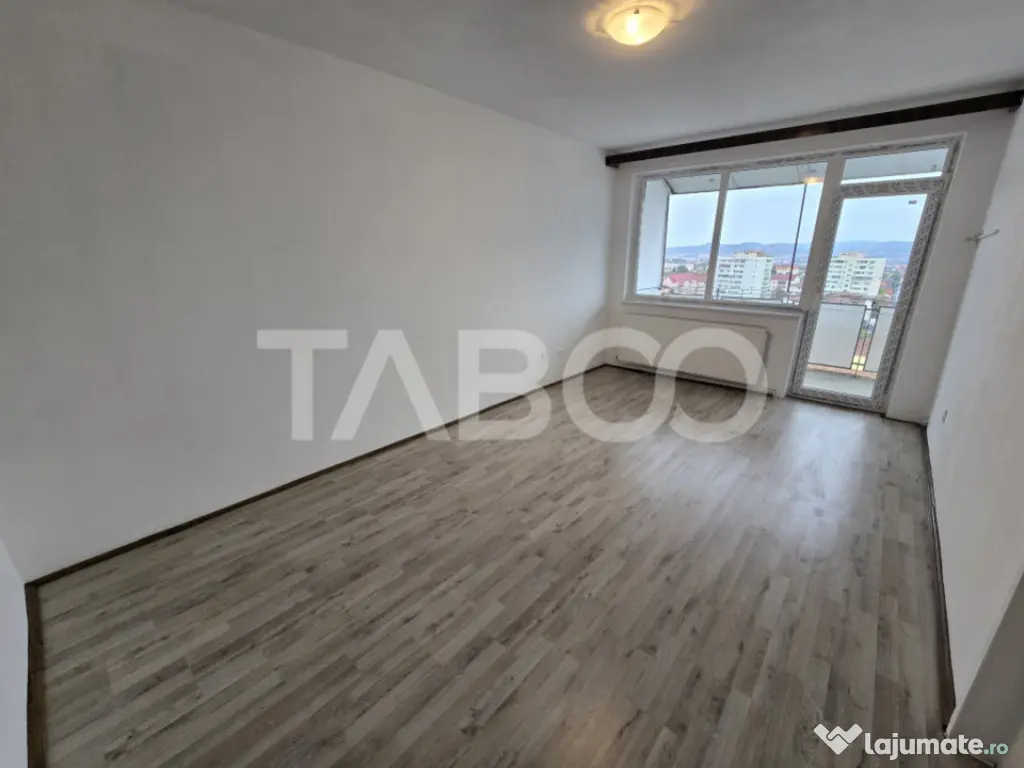 Apartament decomandat de vanzare cu 3 camere balcon zona Mih 