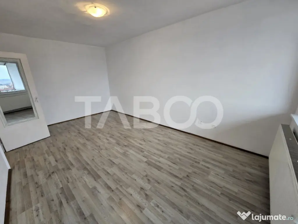 Apartament decomandat de vanzare cu 3 camere balcon zona Mih 