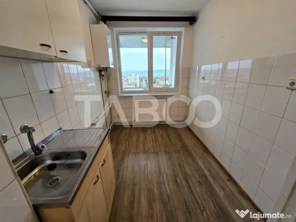 Apartament decomandat de vanzare cu 3 camere balcon zona Mih 