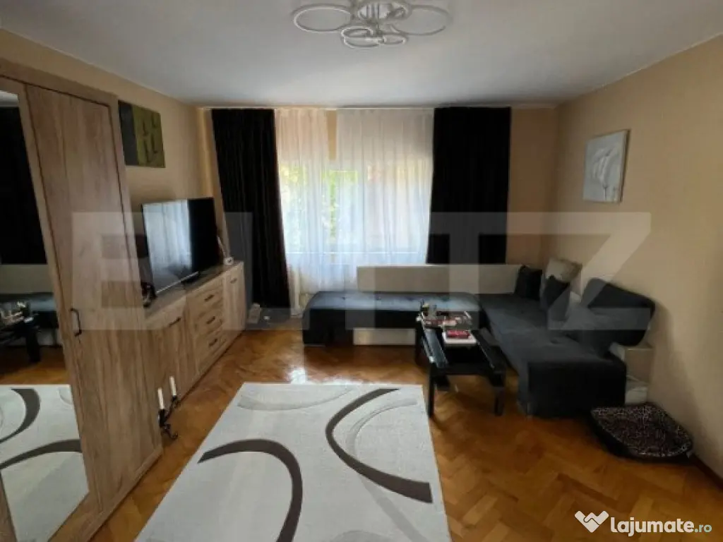 Imobil cu spatiu comercial si 4 apartamente, pe 417 mp teren