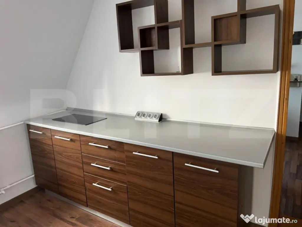 Imobil cu spatiu comercial si 4 apartamente, pe 417 mp teren