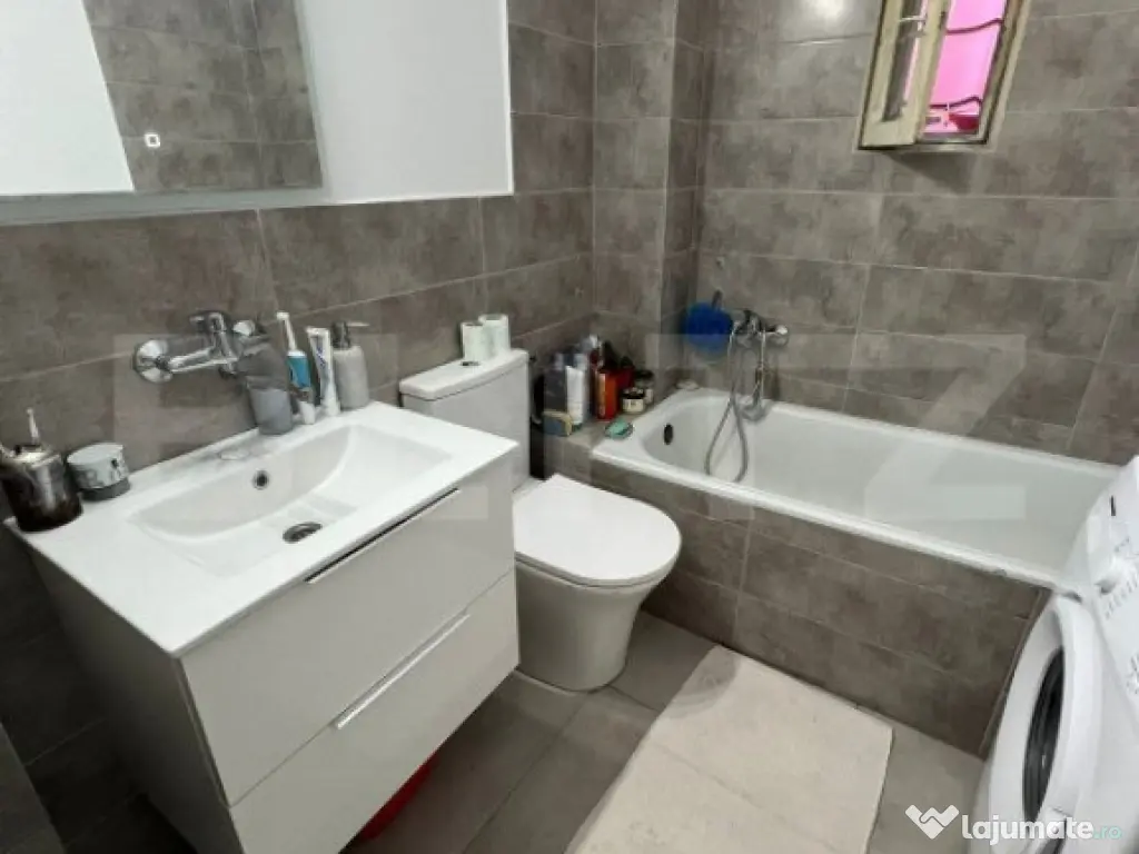 Imobil cu spatiu comercial si 4 apartamente, pe 417 mp teren