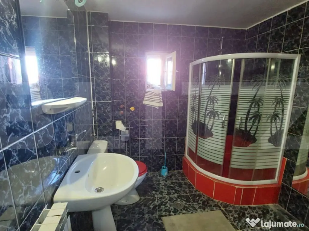 Imobil cu spatiu comercial si 4 apartamente, pe 417 mp teren