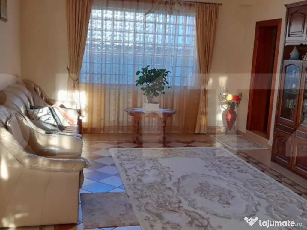 Casa cu 4 camere, 220 mp, zona Itcani
