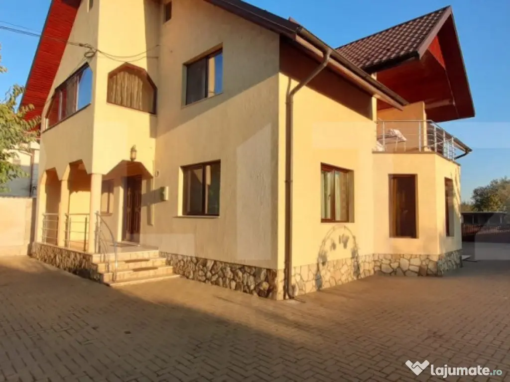 Casa cu 4 camere, 220 mp, zona Itcani