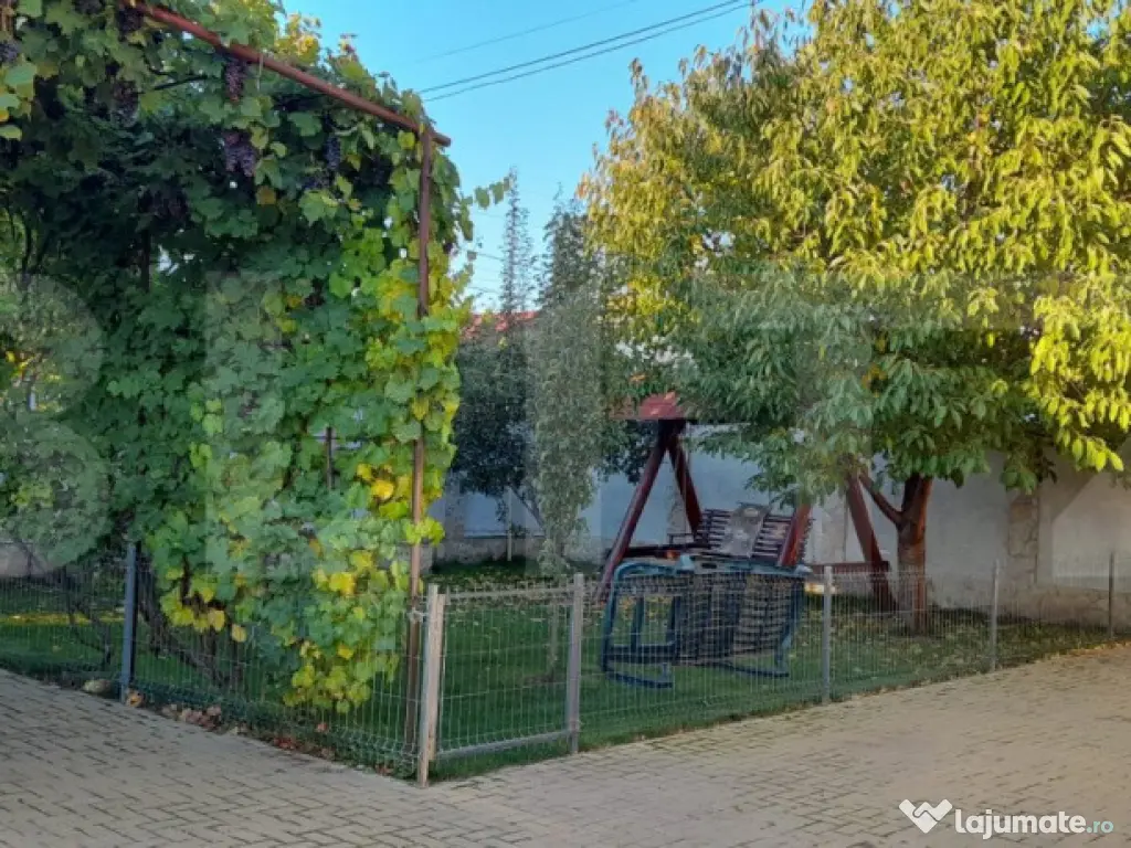 Casa cu 4 camere, 220 mp, zona Itcani