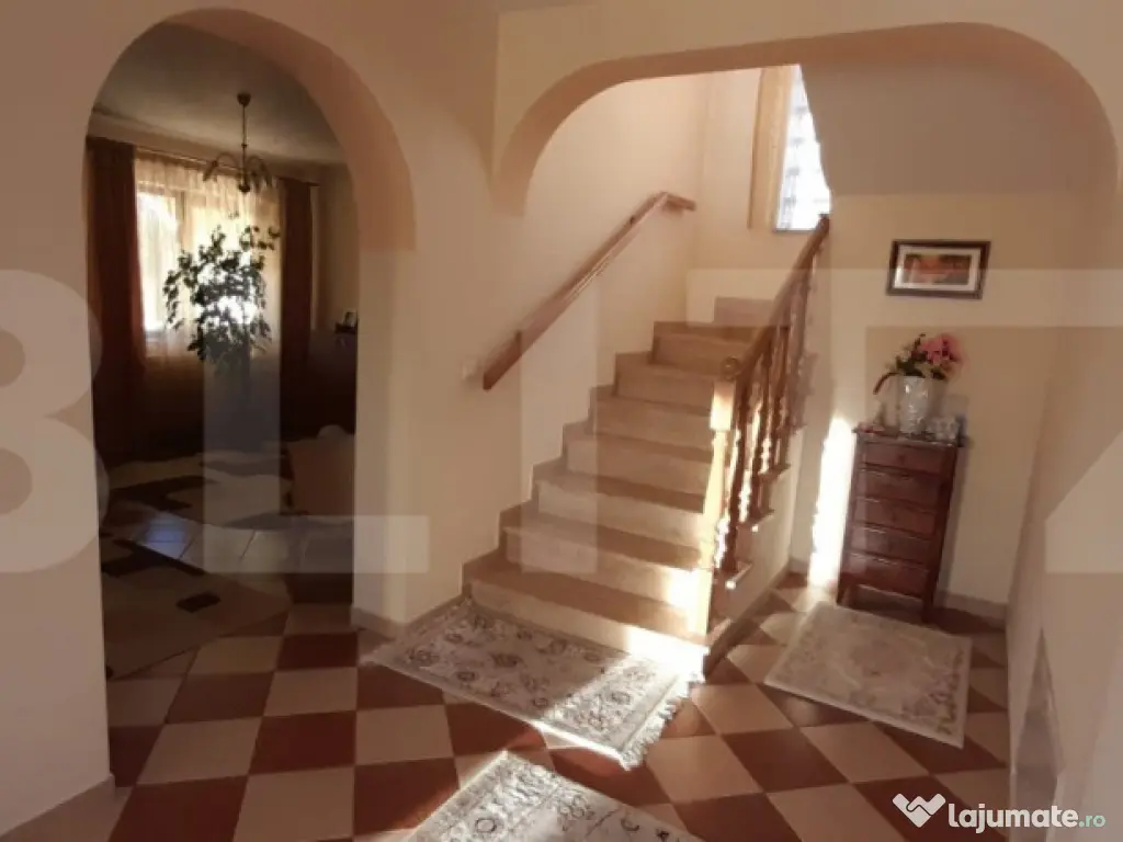 Casa cu 4 camere, 220 mp, zona Itcani