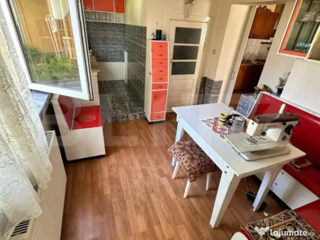 Casă tip P+E+M, 5 camere, 176 mp, semicentrală