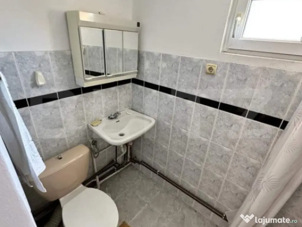 Casă tip P+E+M, 5 camere, 176 mp, semicentrală