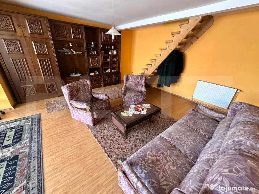 Casă tip P+E+M, 5 camere, 176 mp, semicentrală