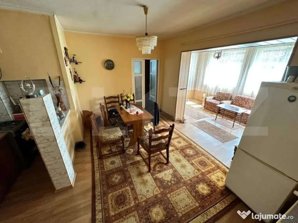 Casă tip P+E+M, 5 camere, 176 mp, semicentrală