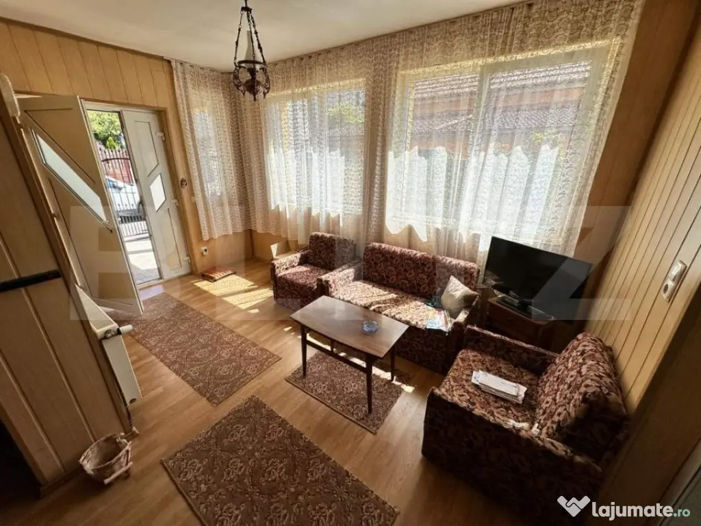 Casă tip P+E+M, 5 camere, 176 mp, semicentrală