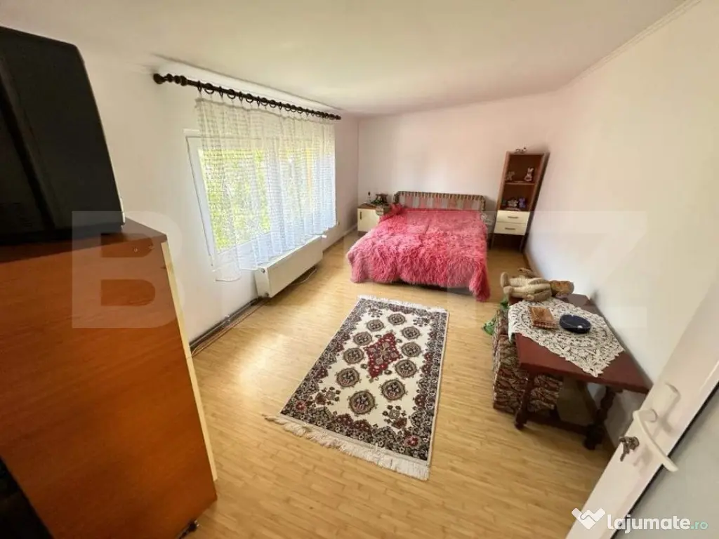 Casă tip P+E+M, 5 camere, 176 mp, semicentrală