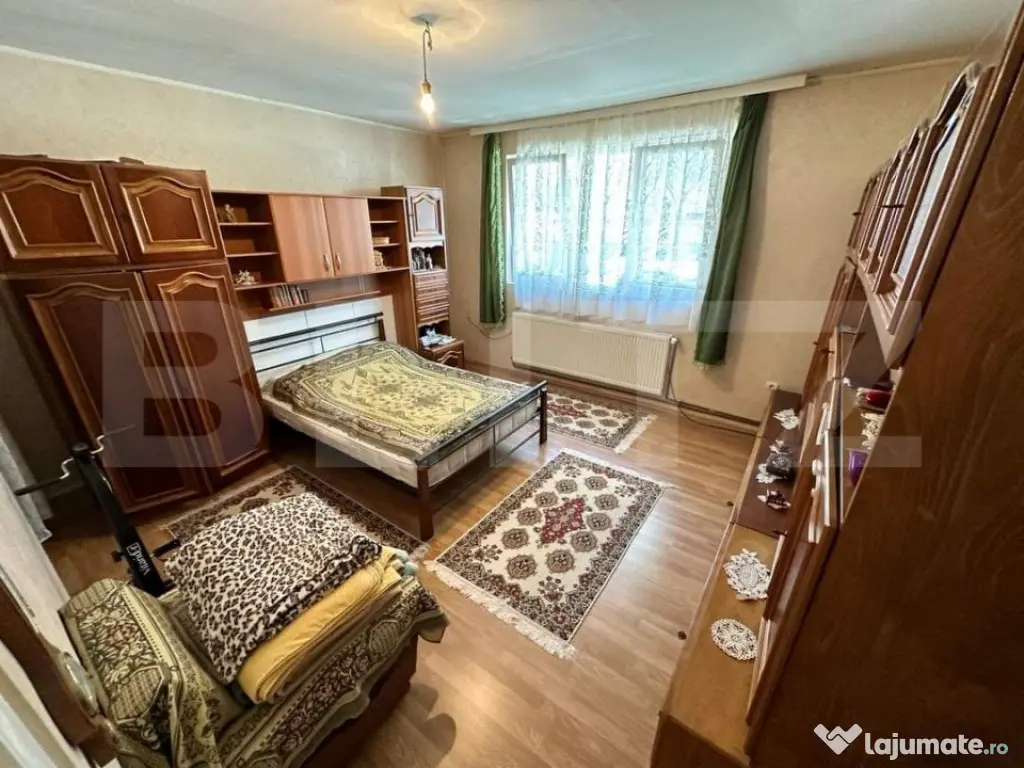 Casă tip P+E+M, 5 camere, 176 mp, semicentrală