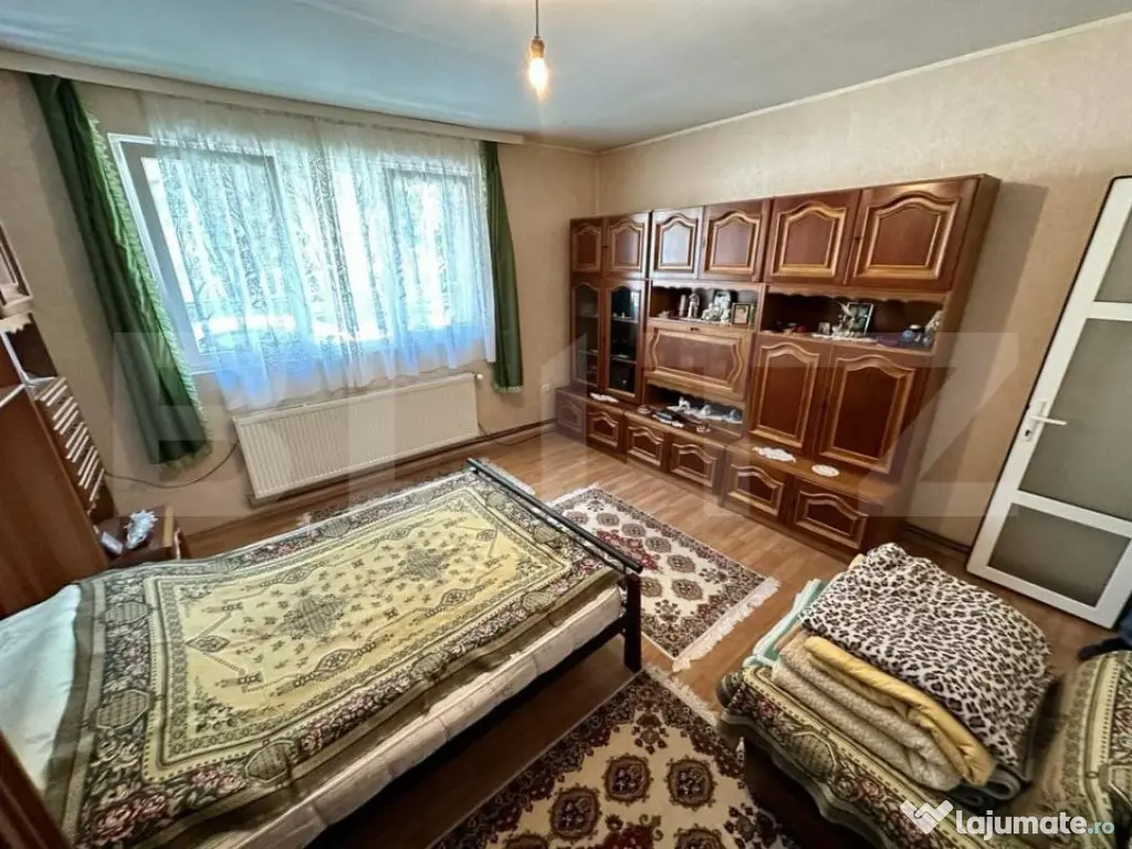 Casă tip P+E+M, 5 camere, 176 mp, semicentrală