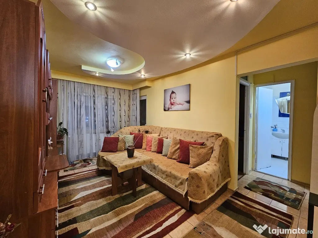 Apartament 4 camere,2 bai,2 balcoane,etaj 2 