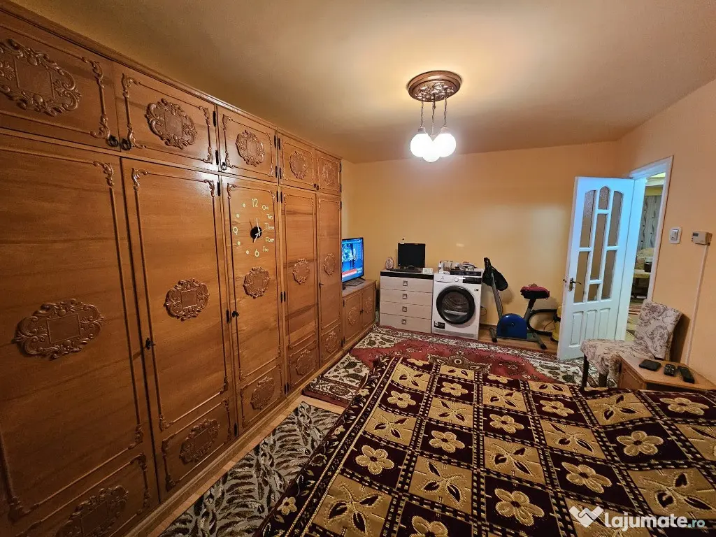 Apartament 4 camere,2 bai,2 balcoane,etaj 2 