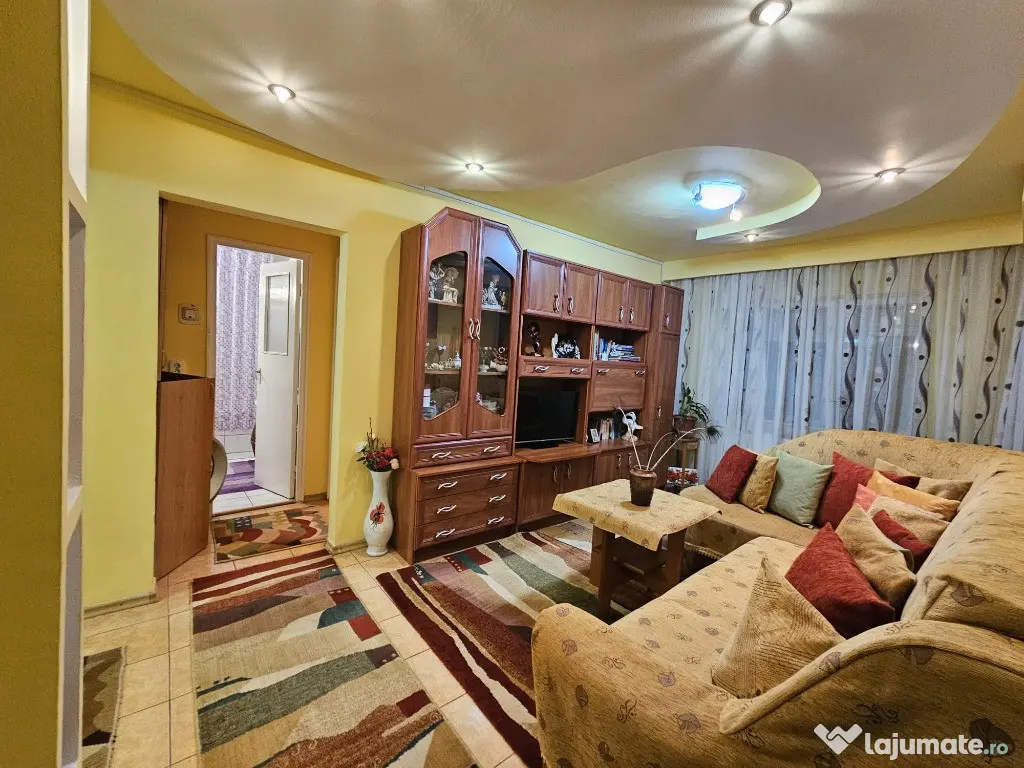 Apartament 4 camere,2 bai,2 balcoane,etaj 2 