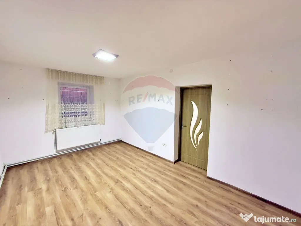 Casă / Vilă cu 7 camere de vânzare