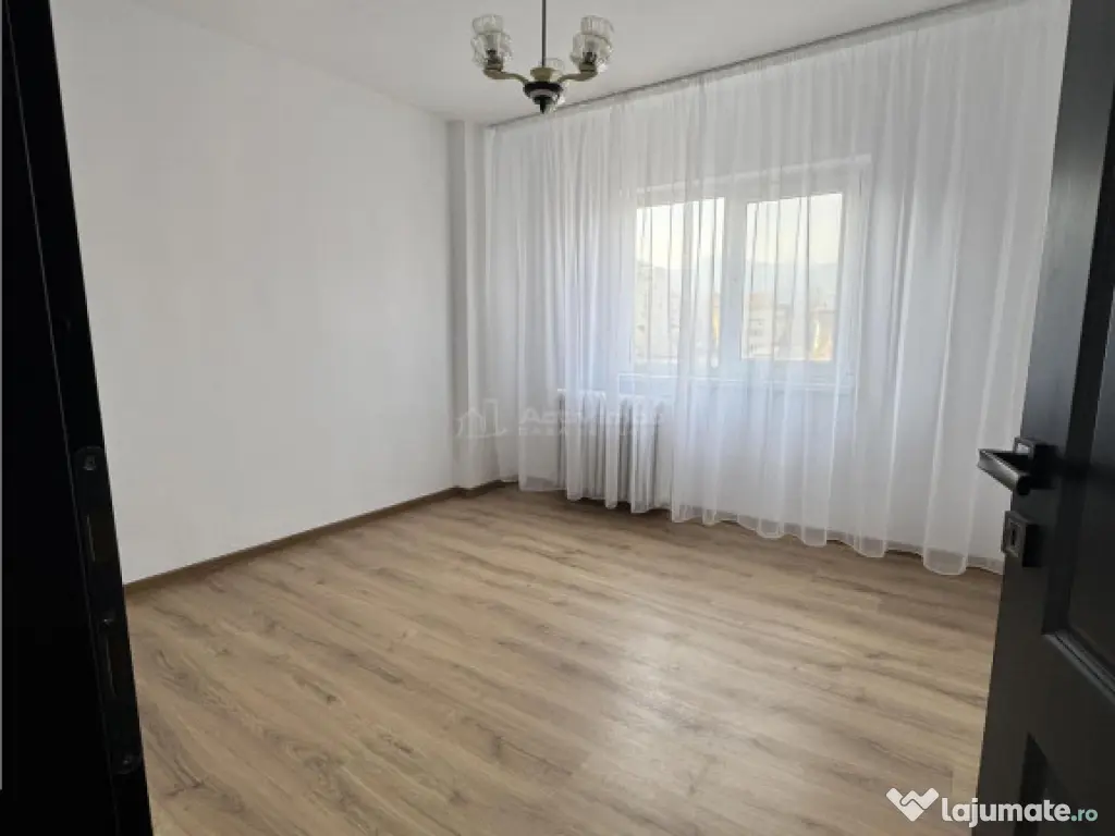 2 Camere Decebal Etaj 3 din 4 