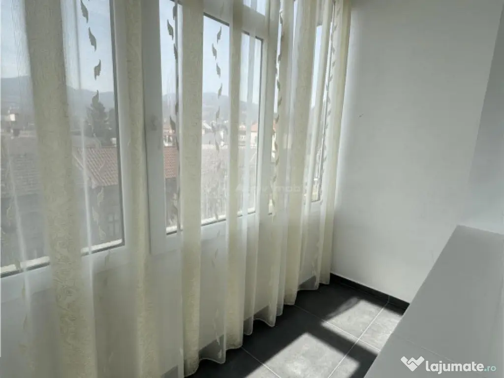 2 Camere Decebal Etaj 3 din 4 