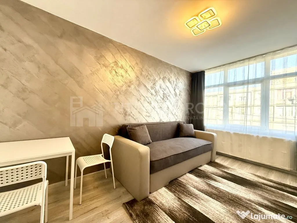 Garsoniera decomandata, etaj intermediar - Zona Tractorul...