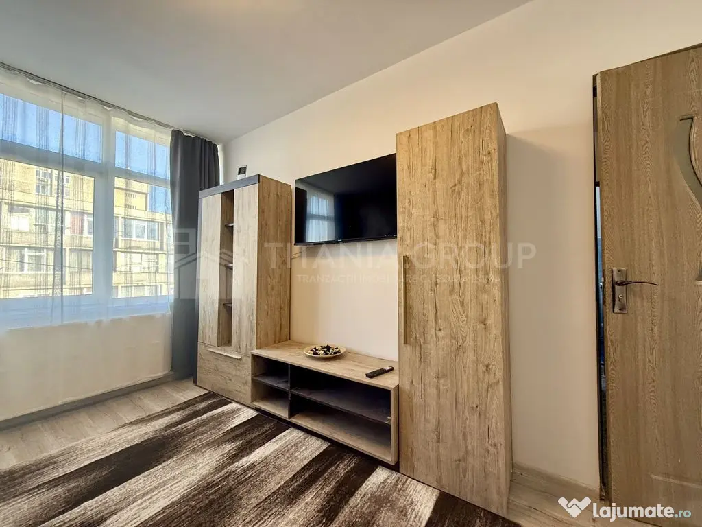 Garsoniera decomandata, etaj intermediar - Zona Tractorul...