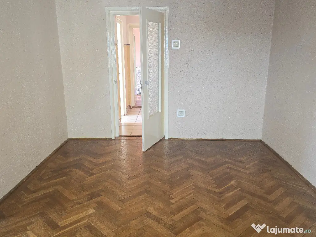 Vand apartament cu 3 camere in Deva, etaj 3, zona Gojdu, Andrei Saguna