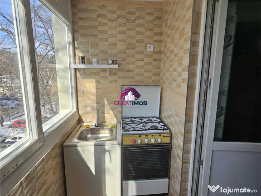 1 camera dintr-un apartament cu 3 camere.