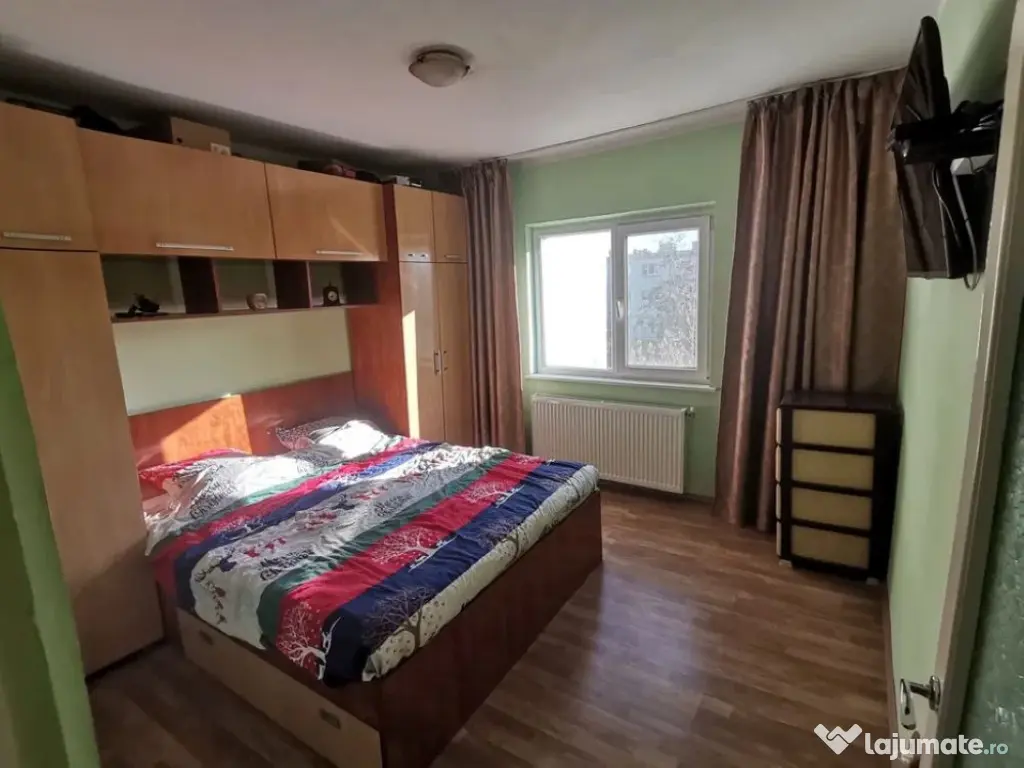 Apartament cu 3 camere in Piata Centrala 