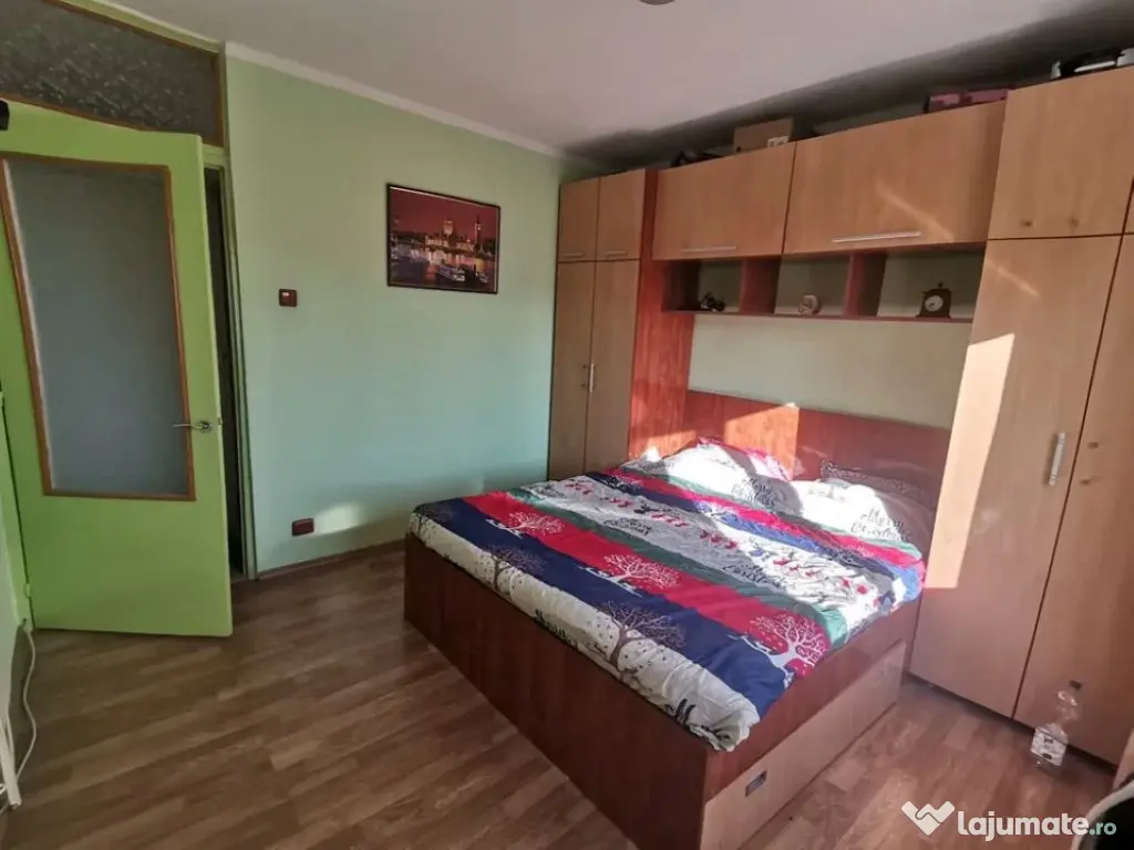 Apartament cu 3 camere in Piata Centrala 